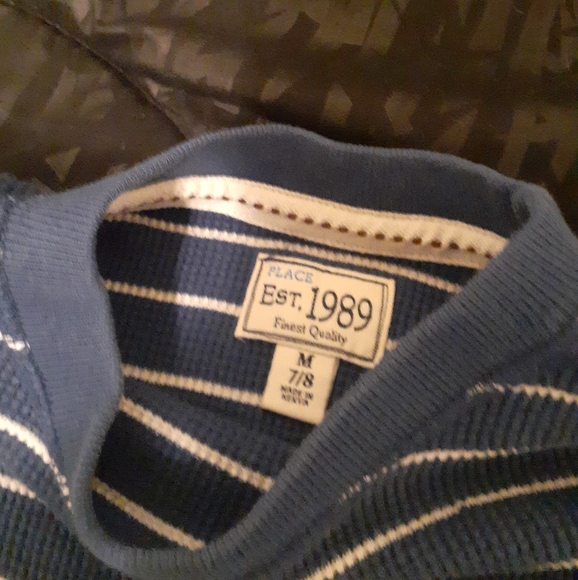 Place boys size M 7/8 long sleeve - Picture 2 of 2
